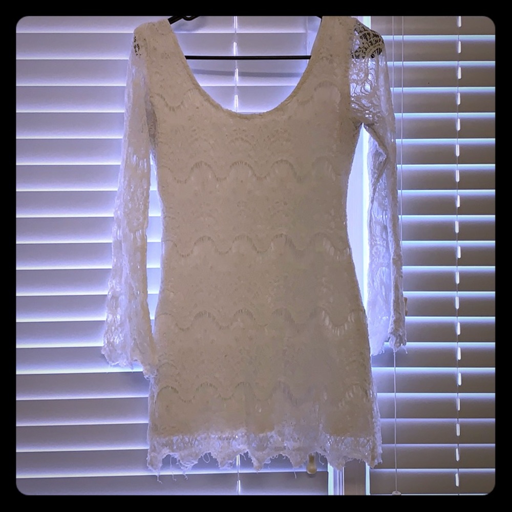 Avahua - Australian designer. Crochet white top.